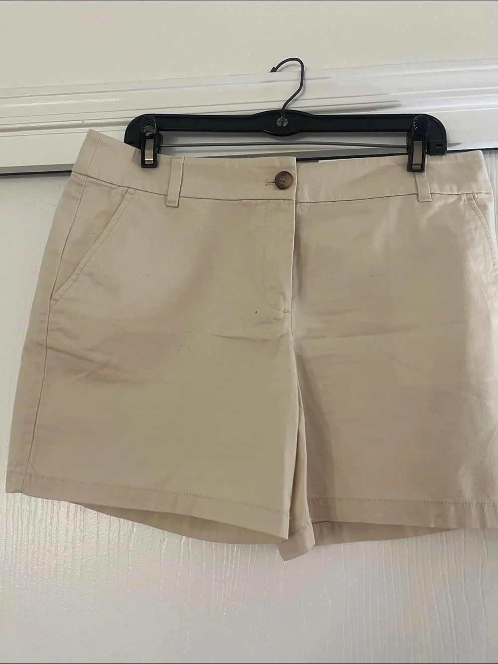 LOFT Cream Tailored Women's 6” Shorts